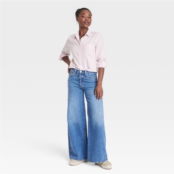 Women's Long Sleeve Collared Button-Down Shirt - Universal Thread™ Pink new - Picture 2 of 5